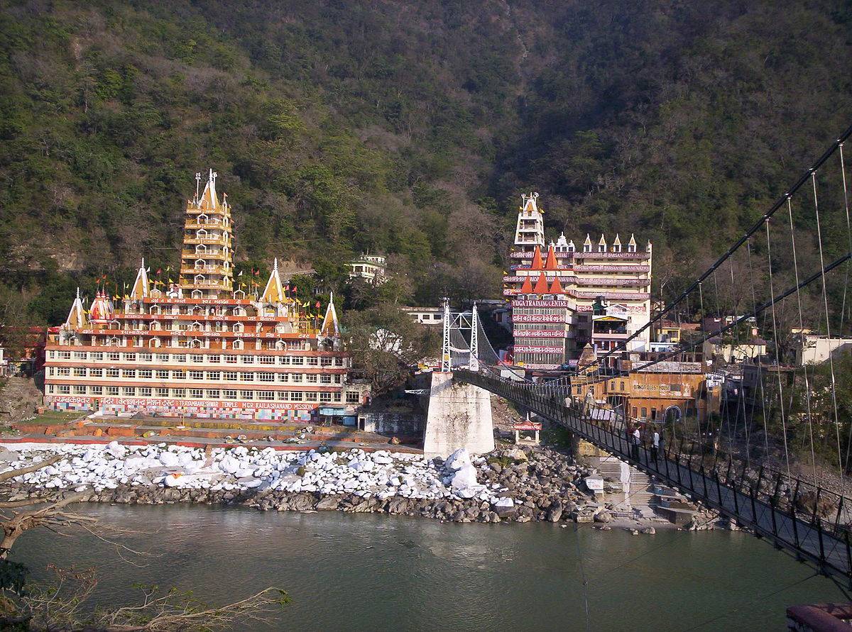 1200px Rishikesh view across bridge