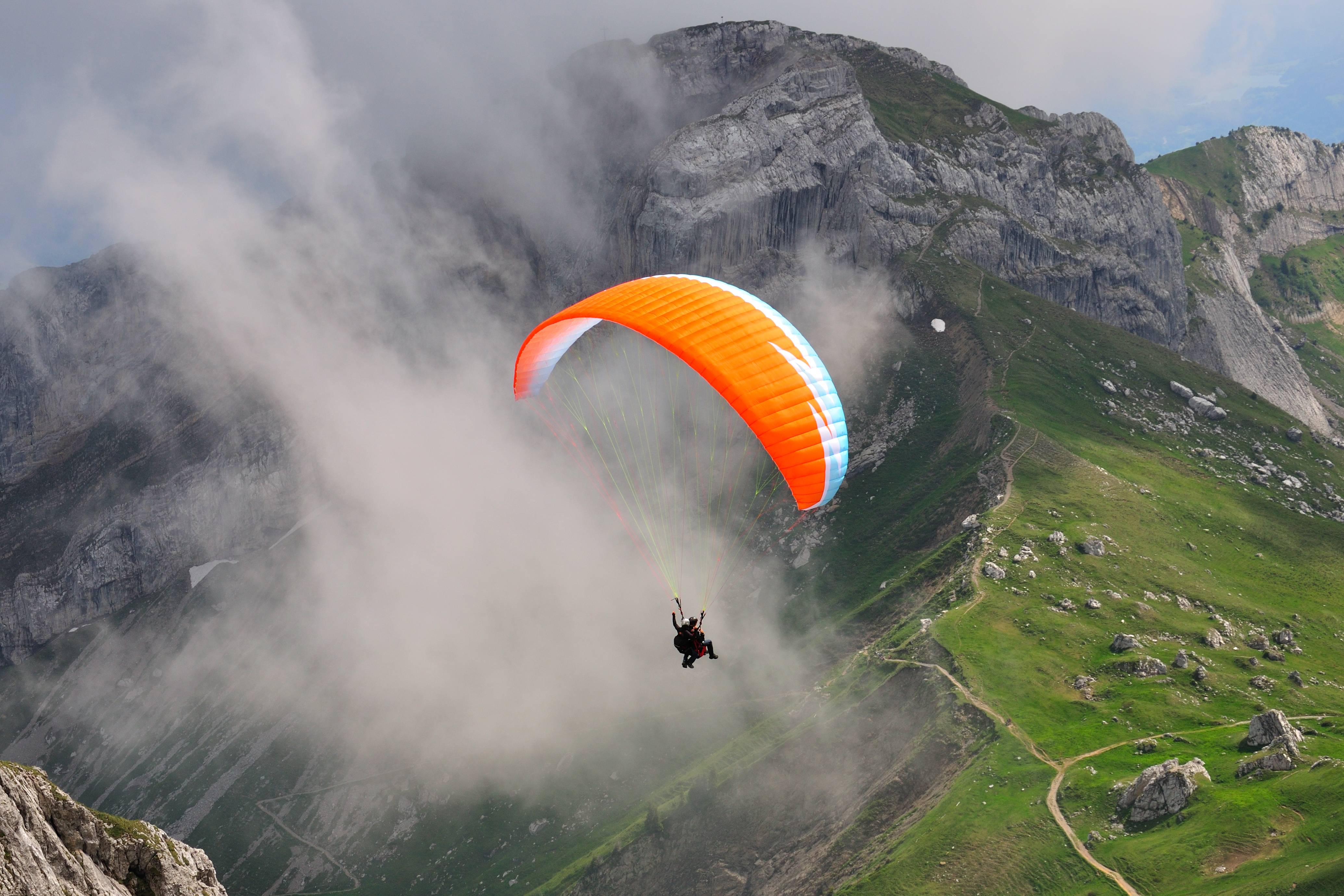 Paragliding in India 1438933021